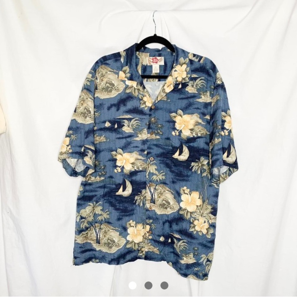 Vintage 100%Silk HILO HATTIE Size Large
Men’s Blue Coastal Print Hawaiian Shirt